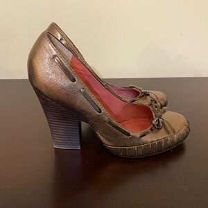 Metallic Bronze Bow Round Toe Heels Size 8